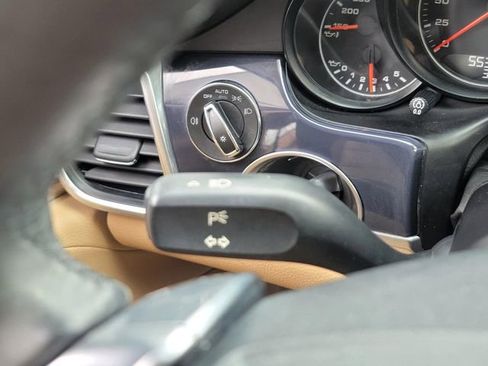 Used 2016 Porsche Panamera 4 image 17