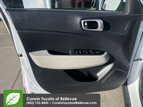 Used 2025 Hyundai Venue SEL image 10