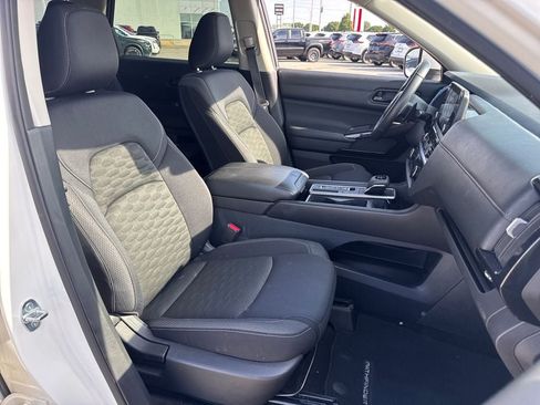 Used 2024 Nissan Pathfinder SV FWD image 14