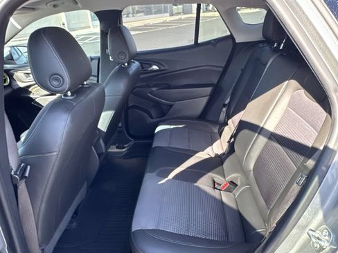 Used 2025 Chevrolet Trax LT w/ Driver Confidence Package FWD image 24