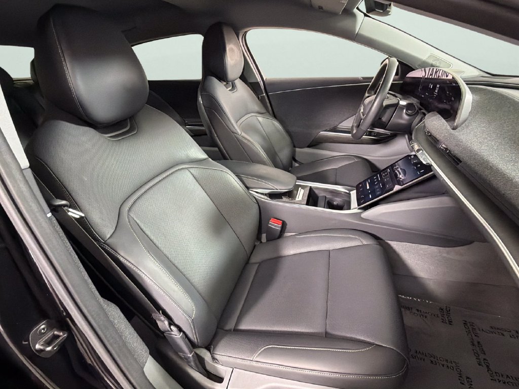 Used 2025 Lucid Air Pure RWD image 35