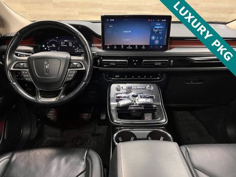 Used 2023 Lincoln Nautilus Reserve w/ Luxury Package image 2