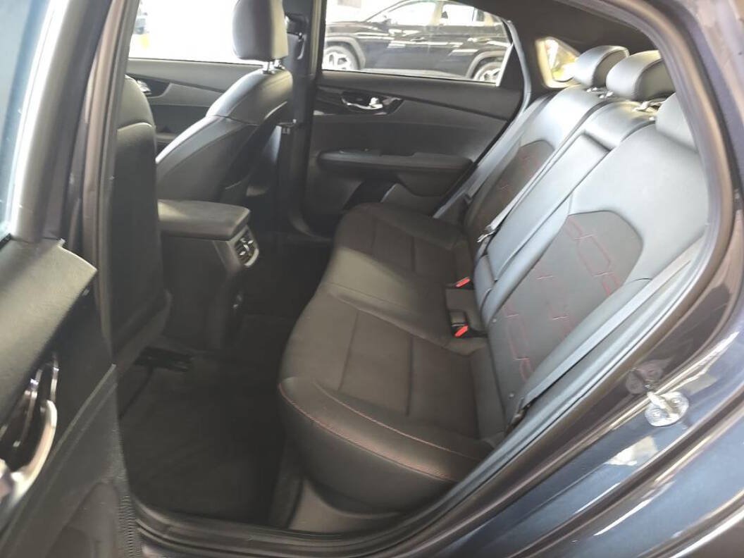 Used 2022 Kia Forte GT w/ GT Technology Package FWD image 11