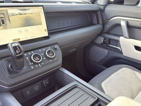 Used 2024 Land Rover Defender 130 X-Dynamic SE image 20