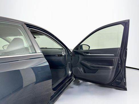 Used 2022 Nissan Altima 2.5 SV FWD image 30