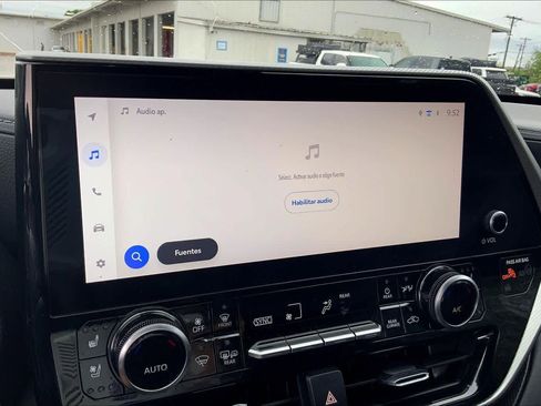 Used 2025 Toyota Highlander Platinum image 32