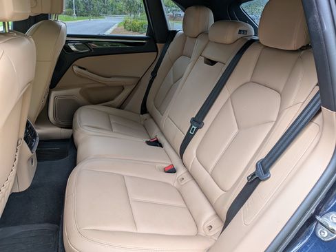Certified 2023 Porsche Macan AWD/4WD image 19