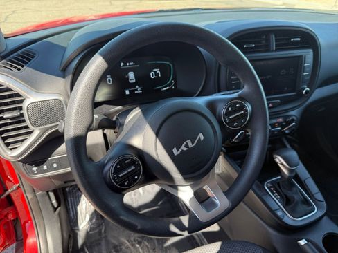 Used 2025 Kia Soul LX w/ LX Technology Package FWD image 28