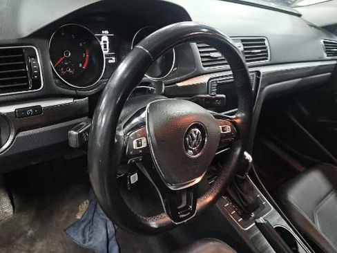 Used 2018 Volkswagen Passat 2.0T SE image 9