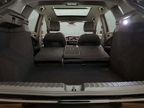 Used 2024 Audi Q4 e-tron Premium w/ Convenience Package image 86