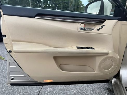 Used 2014 Lexus ES 350 w/ Premium Package FWD image 22