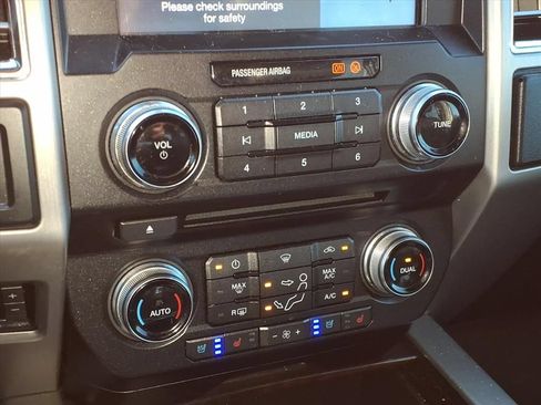 Used 2017 Ford F250 Platinum w/ Platinum Ultimate Package AWD/4WD image 16