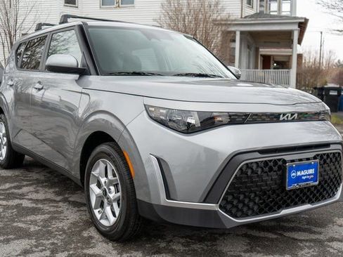 Used 2024 Kia Soul LX w/ Option Group 015 FWD image 4