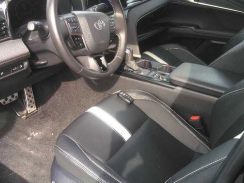 Used 2025 Toyota Camry SE FWD image 5