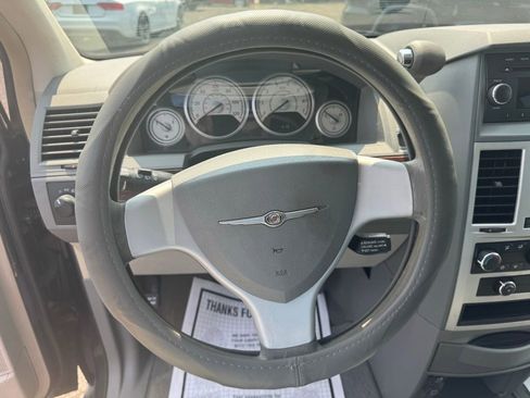Used 2010 Chrysler Town & Country LX image 32