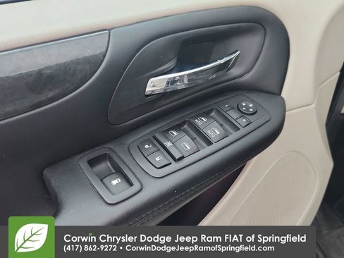 Used 2019 Dodge Grand Caravan SE FWD image 21
