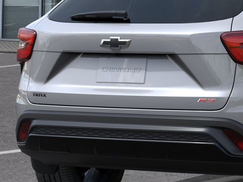 New 2026 Chevrolet Trax RS w/ Sunroof Package FWD image 38
