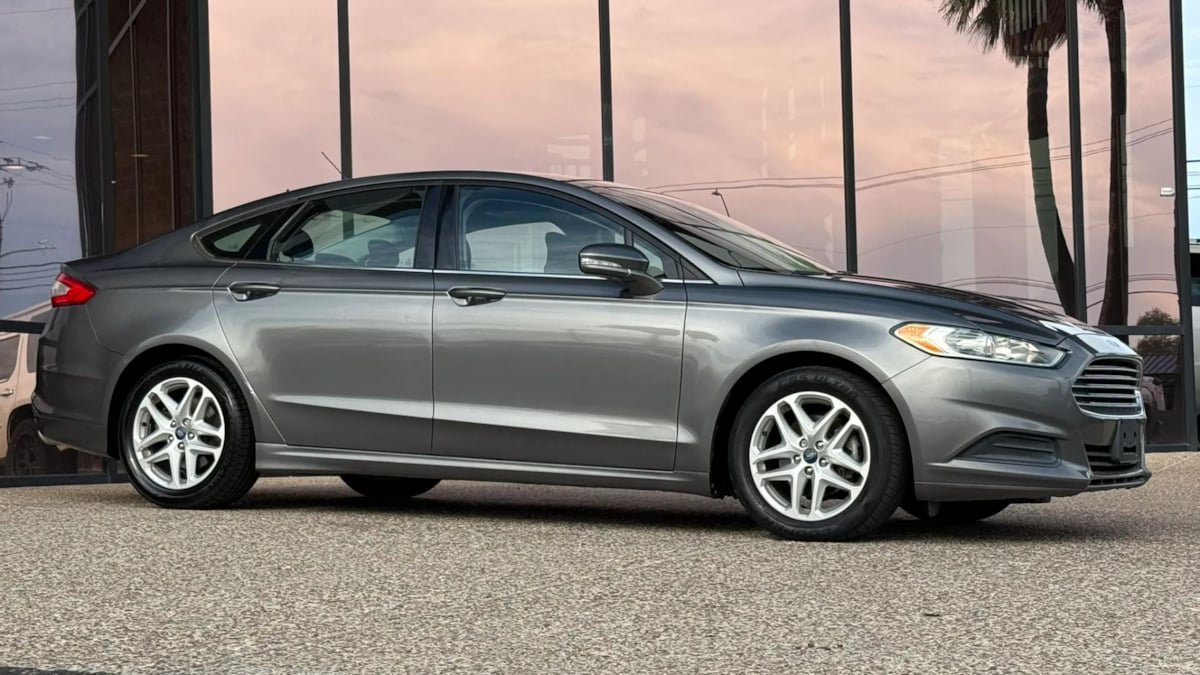 Used 2014 Ford Fusion SE FWD image 16