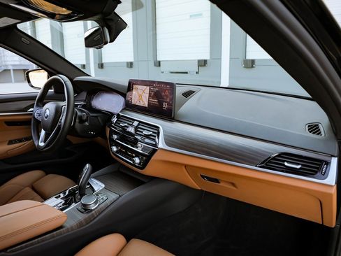 Used 2021 BMW 540i w/ Convenience Package image 21