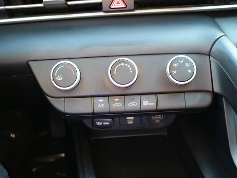 Used 2021 Hyundai Elantra SE image 21