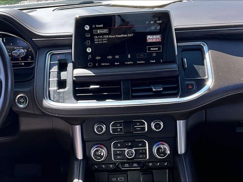 Used 2022 GMC Yukon XL SLT w/ SLT Premium Package image 7