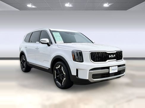 Used 2024 Kia Telluride EX w/ EX Captain's Chair Package FWD image 6