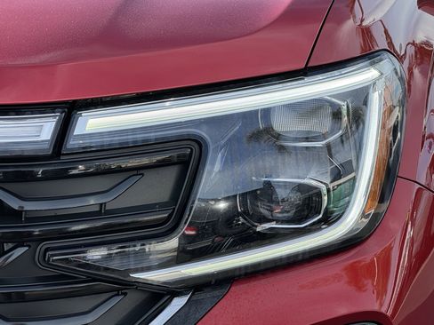 Used 2024 Volkswagen Atlas Cross Sport SE image 6