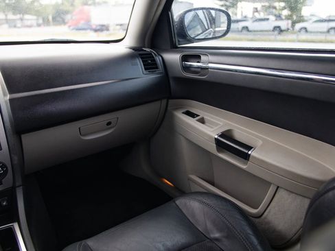 Used 2006 Chrysler 300 SRT8 w/ SRT Option Group II image 27