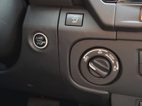 Used 2025 Nissan Frontier PRO-4X AWD/4WD image 32