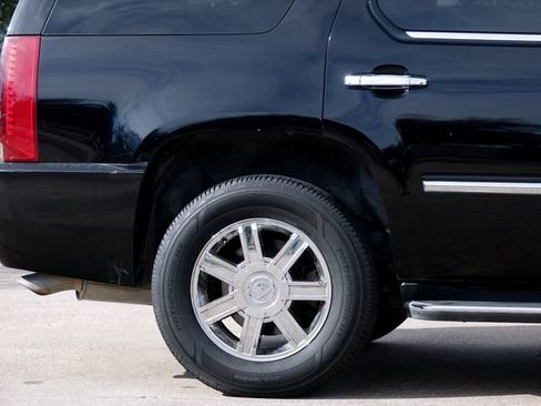 Used 2007 Cadillac Escalade 2WD w/ Information Package image 16