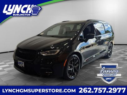 Used 2025 Chrysler Pacifica Limited