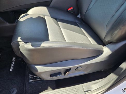 Used 2024 Nissan Rogue SV w/ SV Premium Package FWD image 19