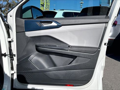 Certified 2024 Volkswagen Taos SE image 23
