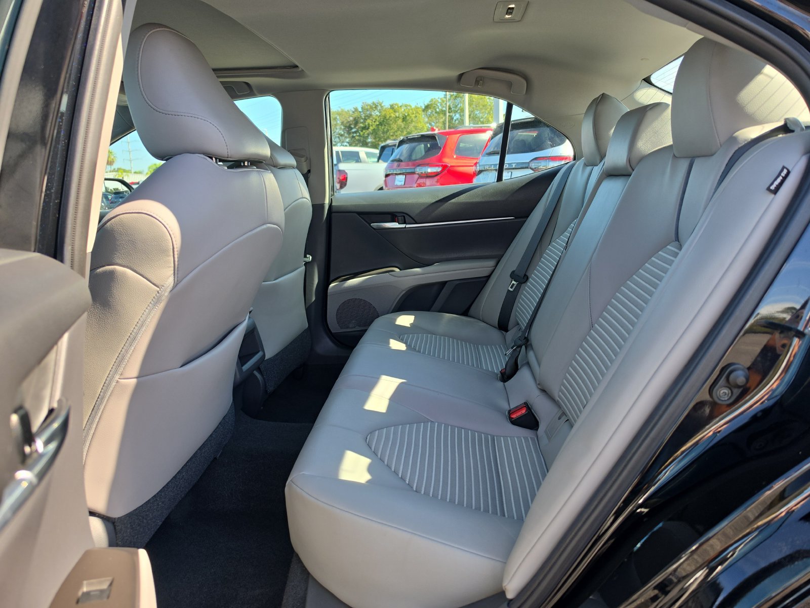 Used 2021 Toyota Camry SE FWD image 13