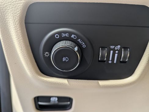 New 2025 Jeep Grand Cherokee Limited image 14