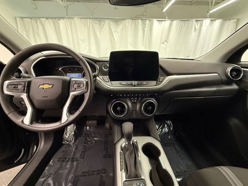 Used 2025 Chevrolet Blazer LT image 17
