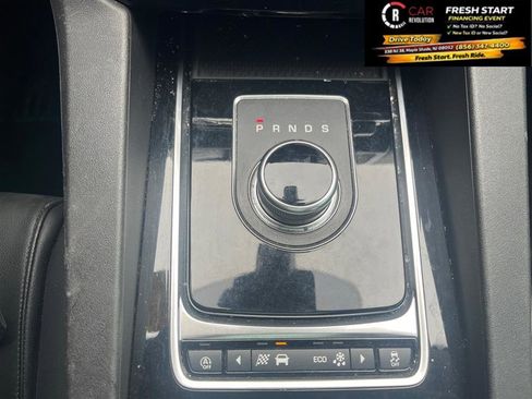 Used 2018 Jaguar F-PACE Premium image 24