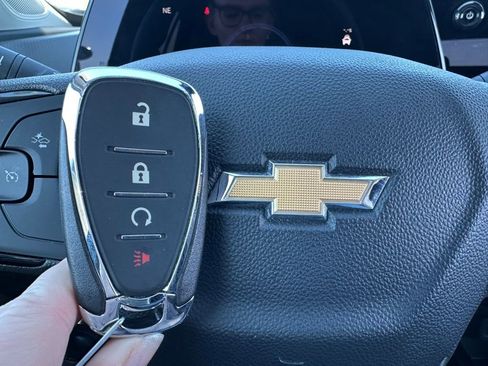 Used 2025 Chevrolet Trax LT image 47