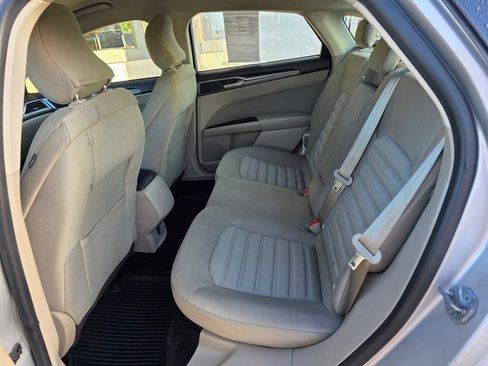 Used 2018 Ford Fusion SE image 6