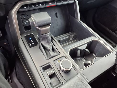 Used 2024 Toyota Tundra Limited AWD/4WD image 34