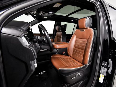Used 2023 GMC Yukon XL Denali Ultimate AWD/4WD image 4