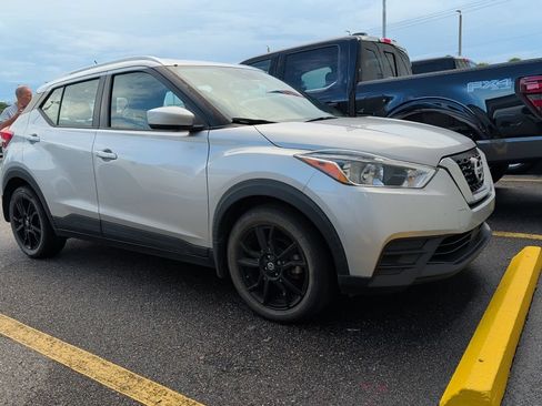 Used 2020 Nissan Kicks SV FWD image 1