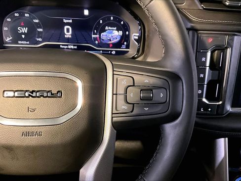 Used 2023 GMC Yukon XL Denali AWD/4WD image 25