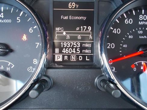 Used 2013 Nissan Rogue SV w/ Premium Pkg image 34