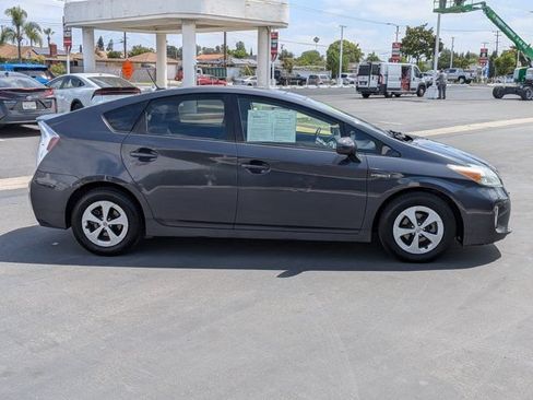 Used 2014 Toyota Prius Four w/ Solar Roof Package FWD image 4