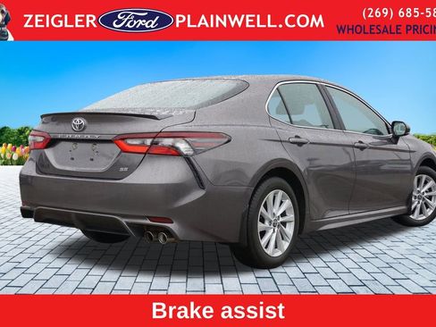 Used 2024 Toyota Camry SE image 5