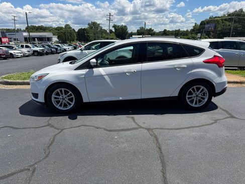 Used 2018 Ford Focus SE FWD image 4