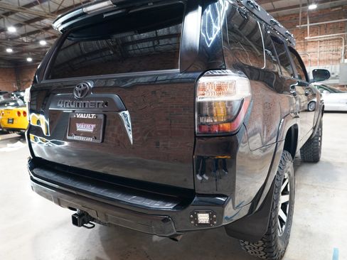 Used 2017 Toyota 4Runner TRD Off-Road image 19