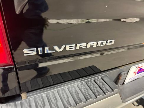 Used 2021 Chevrolet Silverado 1500 LT w/ Z71 Off-Road Package AWD/4WD image 17