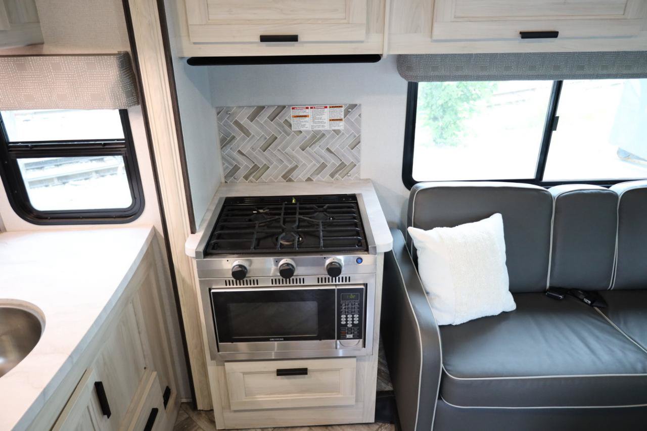 Used 2022 Ford E-450 and Econoline 450 Super Duty w/ Motorhome Prep Package RWD image 30